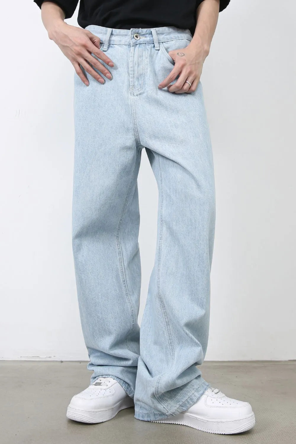 Men's Loose Fit Jeans with Pockets Casual Denim